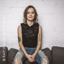 Yasi Hofer