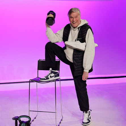 Weiße Turnschuhe mit Jochen Busse, S. Pfennig, F. Odendahl, C. Thull-Emden